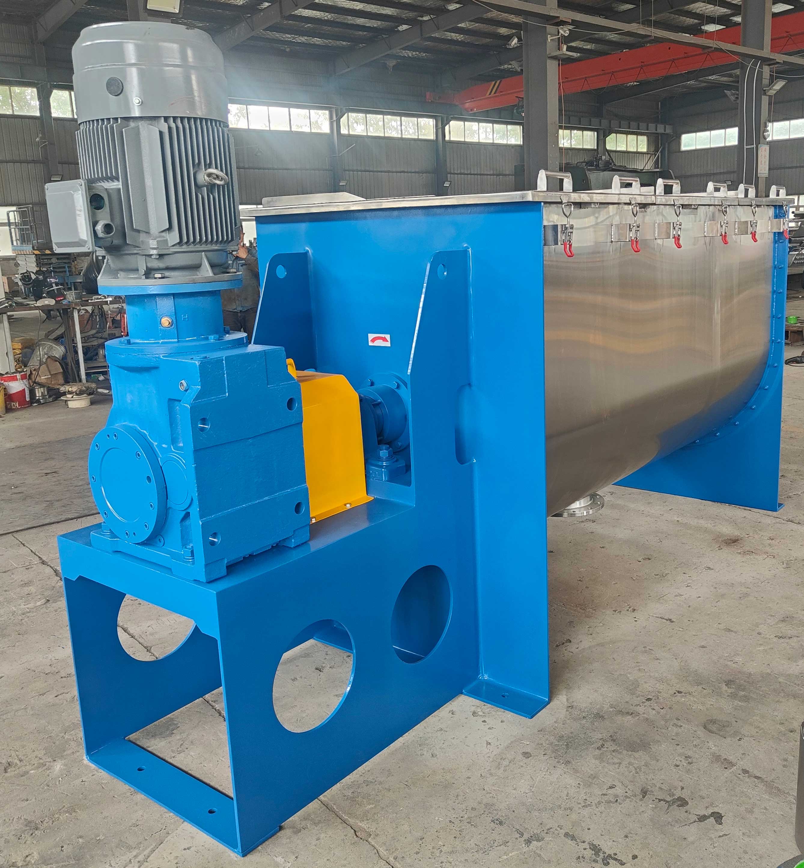 臥式螺帶混合機(jī) 臥式螺帶混合機(jī)